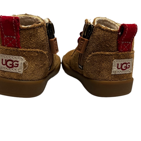 UGG Boots Toddler Size 2/3 - Picture 2 of 3